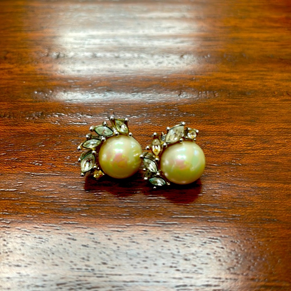 Vintage faux pearl and crystal earrings. Classic, elegant and timeless.